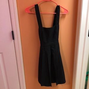 Sunny girl apron dress with adjustable sleeves